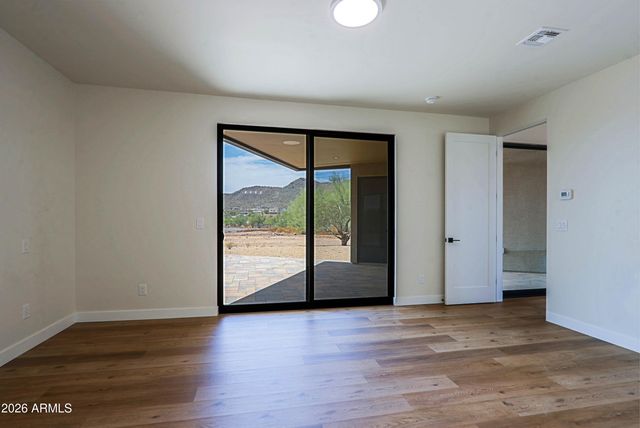 553 W CAVALRY Road, New River, AZ 85087