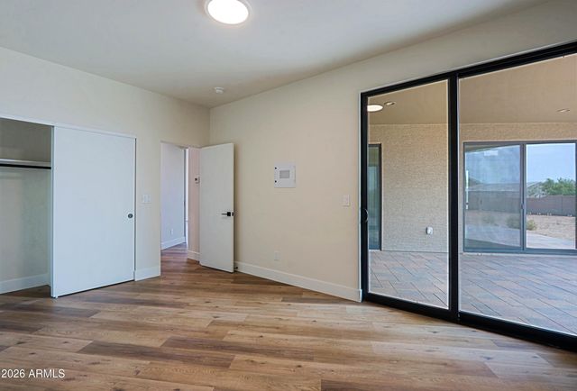 553 W CAVALRY Road, New River, AZ 85087