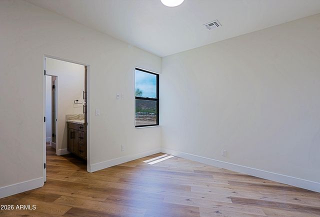 553 W CAVALRY Road, New River, AZ 85087