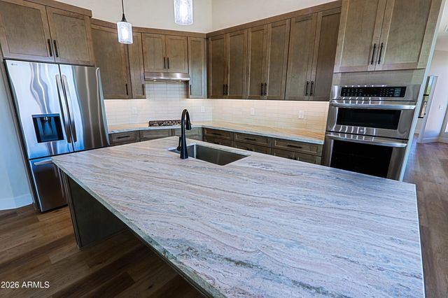 553 W CAVALRY Road, New River, AZ 85087