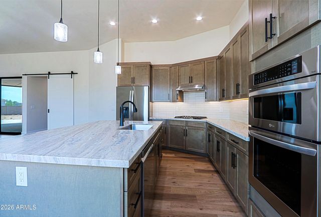 553 W CAVALRY Road, New River, AZ 85087