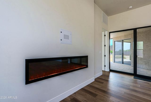 553 W CAVALRY Road, New River, AZ 85087