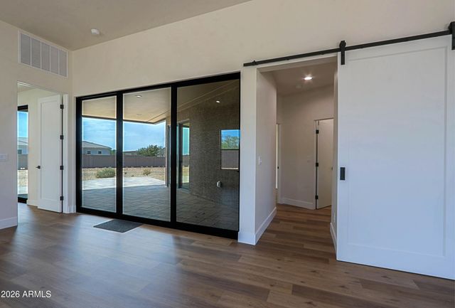 553 W CAVALRY Road, New River, AZ 85087