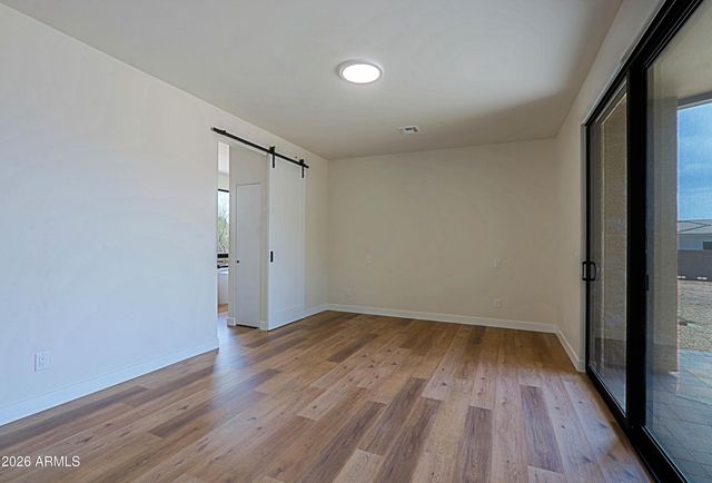 553 W CAVALRY Road, New River, AZ 85087