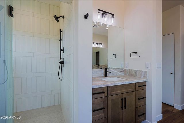 553 W CAVALRY Road, New River, AZ 85087