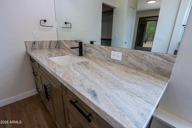 553 W CAVALRY Road, New River, AZ 85087