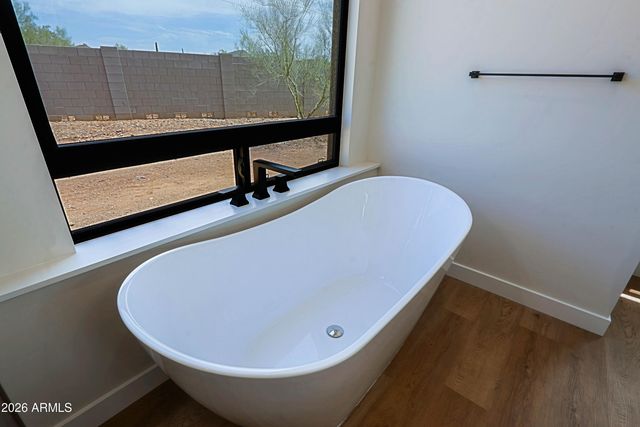 553 W CAVALRY Road, New River, AZ 85087