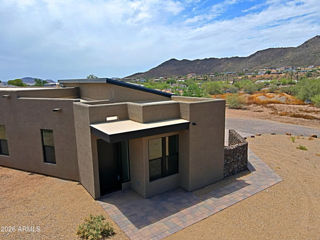 553 W CAVALRY Road, New River, AZ 85087