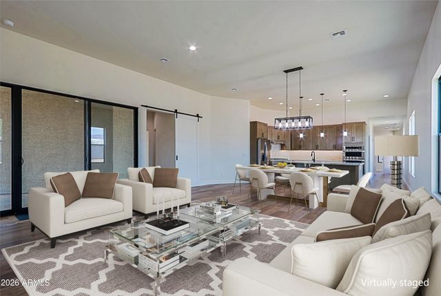 553 W CAVALRY Road, New River, AZ 85087