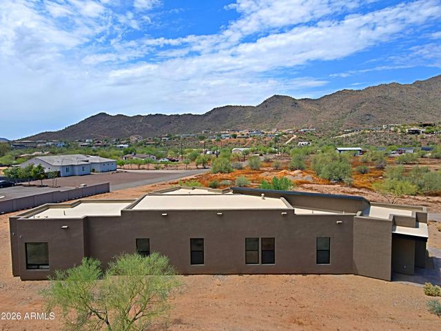 553 W CAVALRY Road, New River, AZ 85087