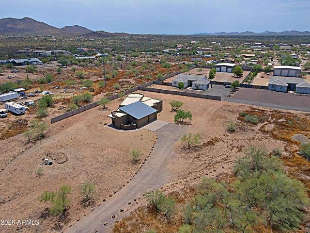 553 W CAVALRY Road, New River, AZ 85087