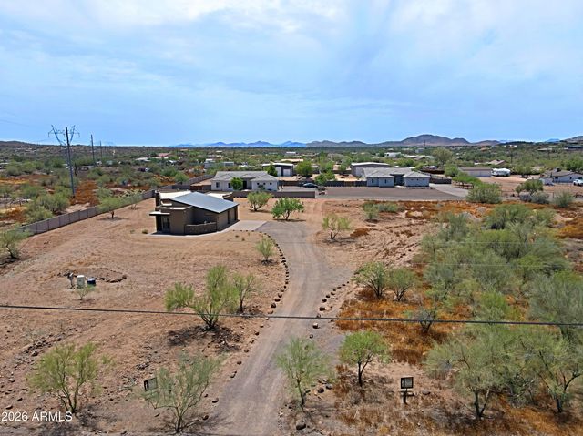 553 W CAVALRY Road, New River, AZ 85087