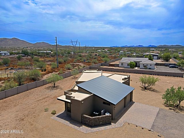 553 W CAVALRY Road, New River, AZ 85087