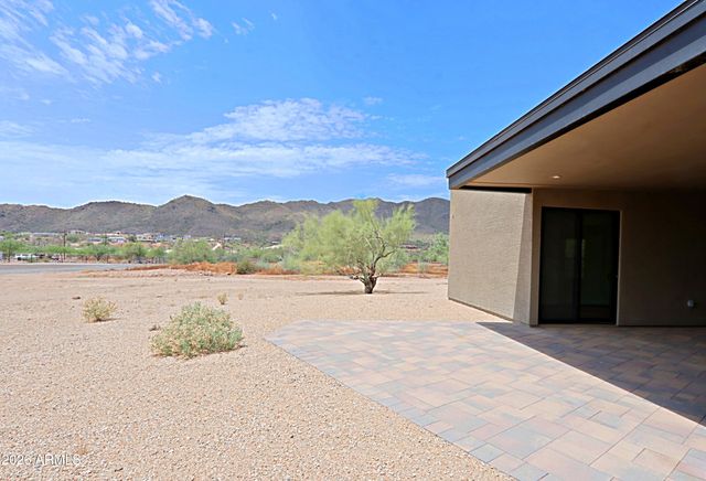 553 W CAVALRY Road, New River, AZ 85087