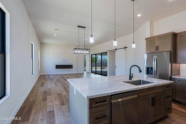 553 W CAVALRY Road, New River, AZ 85087
