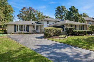 8009 Winter Circle, Downers Grove, IL 60516