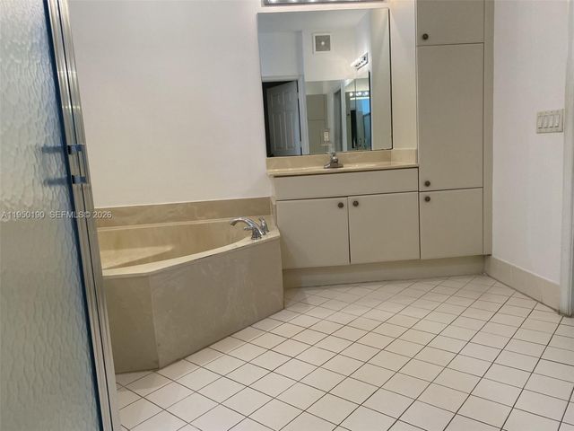 1659 Passion Vine Cir 18-4, Weston, FL 33326