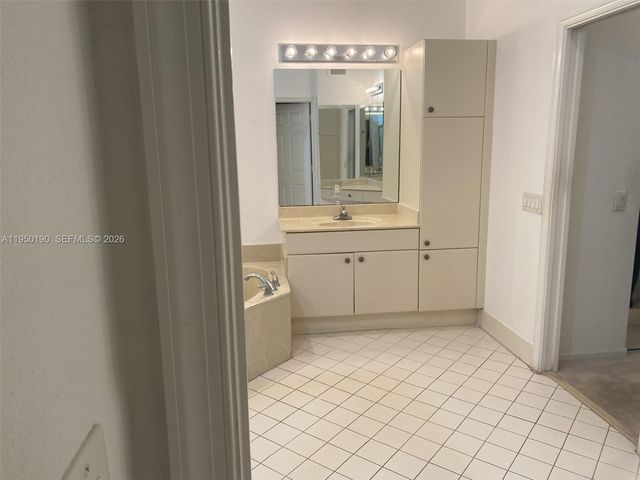 1659 Passion Vine Cir 18-4, Weston, FL 33326