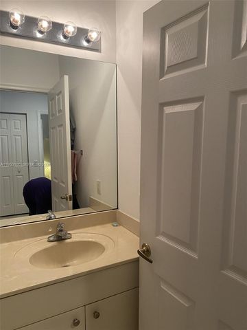 1659 Passion Vine Cir 18-4, Weston, FL 33326
