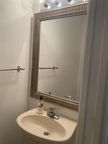 1659 Passion Vine Cir 18-4, Weston, FL 33326
