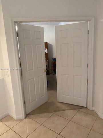 1659 Passion Vine Cir 18-4, Weston, FL 33326