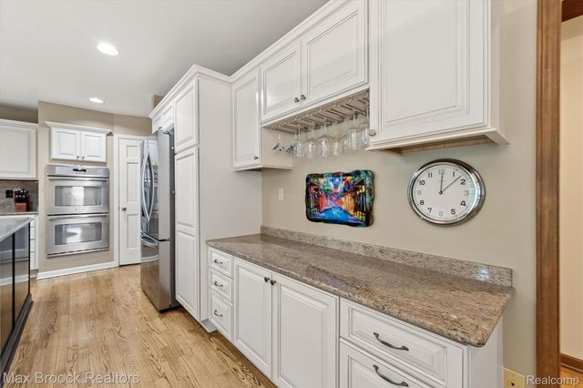 3015 Woodcreek Way, Bloomfield Charter Township, MI 48304