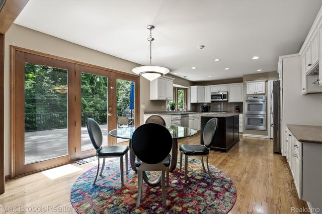 3015 Woodcreek Way, Bloomfield Charter Township, MI 48304