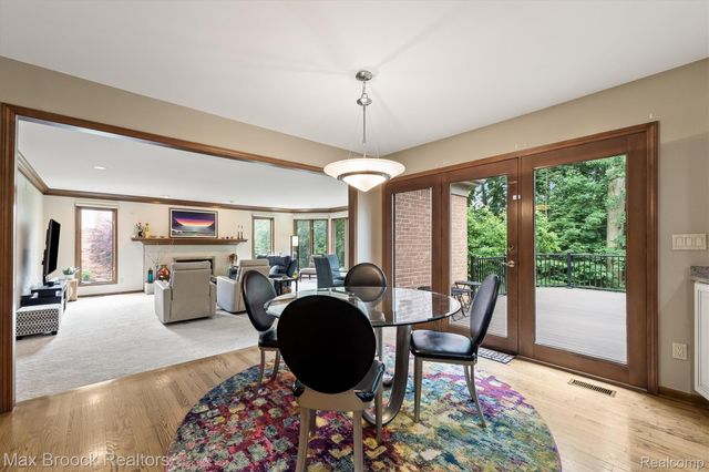 3015 Woodcreek Way, Bloomfield Charter Township, MI 48304