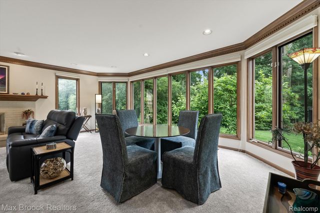 3015 Woodcreek Way, Bloomfield Charter Township, MI 48304