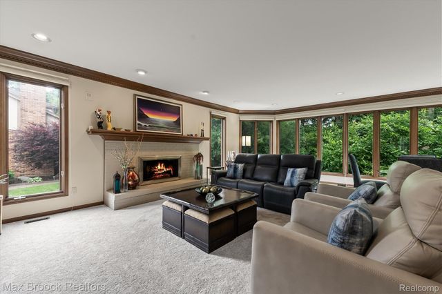 3015 Woodcreek Way, Bloomfield Charter Township, MI 48304