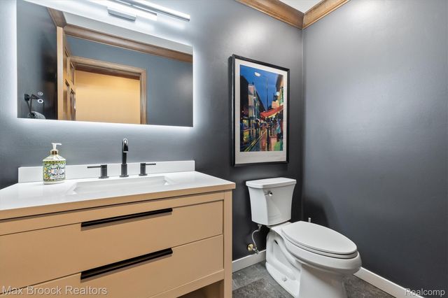3015 Woodcreek Way, Bloomfield Charter Township, MI 48304