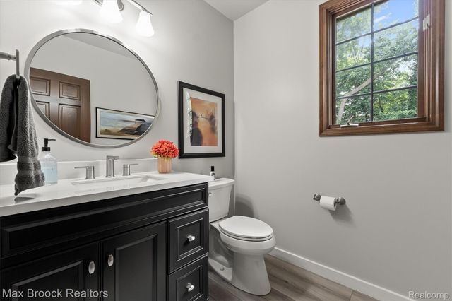 3015 Woodcreek Way, Bloomfield Charter Township, MI 48304