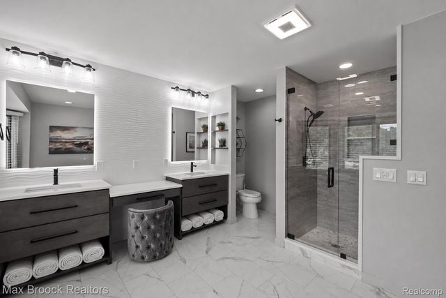 3015 Woodcreek Way, Bloomfield Charter Township, MI 48304
