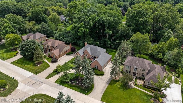 3015 Woodcreek Way, Bloomfield Charter Township, MI 48304