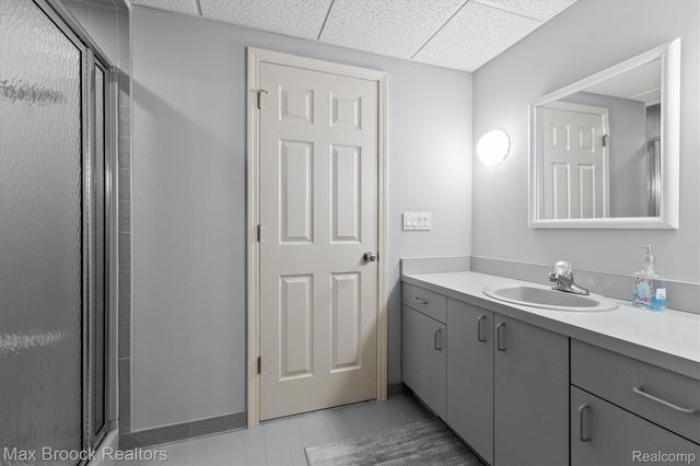 3015 Woodcreek Way, Bloomfield Charter Township, MI 48304