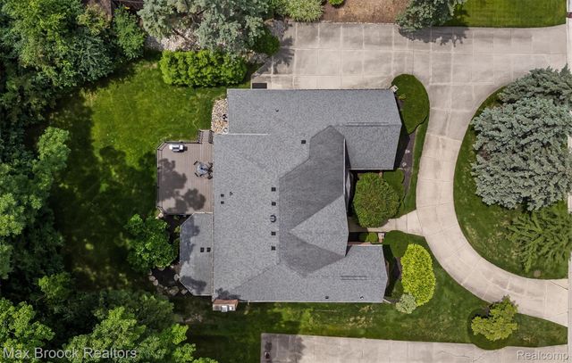 3015 Woodcreek Way, Bloomfield Charter Township, MI 48304