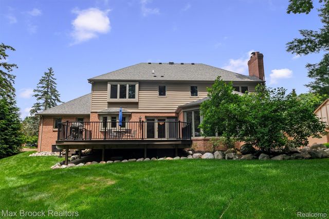 3015 Woodcreek Way, Bloomfield Charter Township, MI 48304