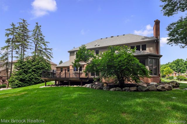 3015 Woodcreek Way, Bloomfield Charter Township, MI 48304