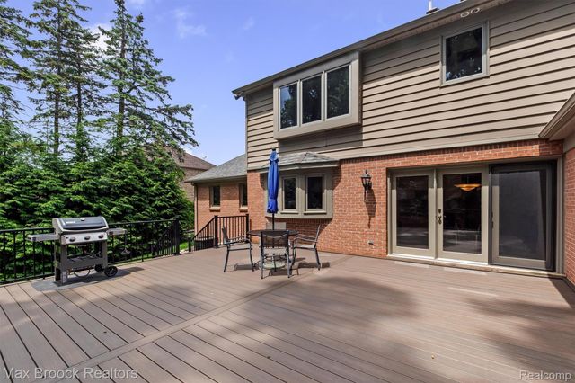 3015 Woodcreek Way, Bloomfield Charter Township, MI 48304