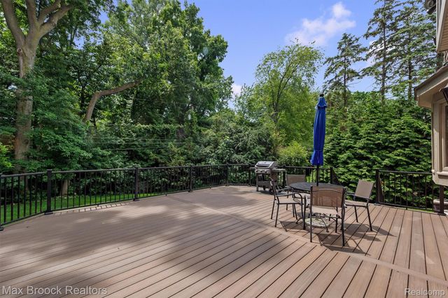 3015 Woodcreek Way, Bloomfield Charter Township, MI 48304