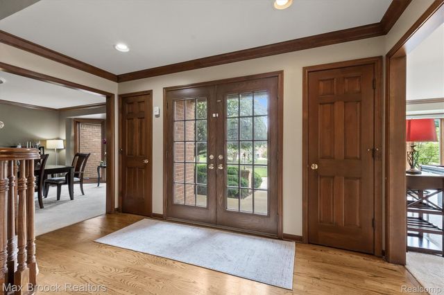 3015 Woodcreek Way, Bloomfield Charter Township, MI 48304