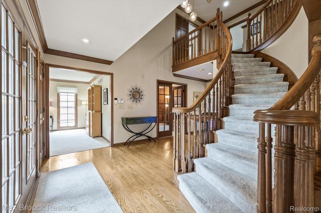 3015 Woodcreek Way, Bloomfield Charter Township, MI 48304