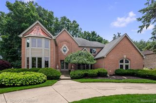 3015 Woodcreek Way, Bloomfield Charter Township, MI 48304