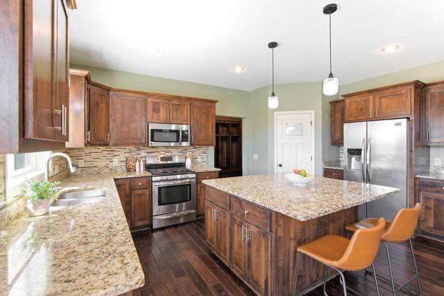 16471 Hawk Ridge Court NW, Prior Lake, MN 55372