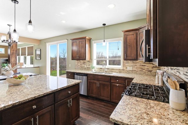 16471 Hawk Ridge Court NW, Prior Lake, MN 55372