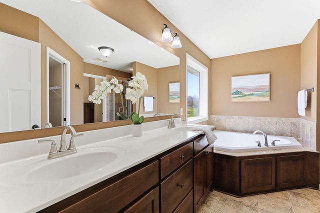 16471 Hawk Ridge Court NW, Prior Lake, MN 55372