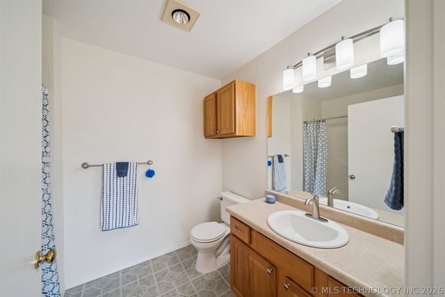 2001 N Chambers Avenue, Claremore, OK 74017