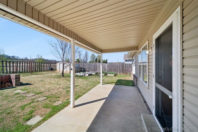 2001 N Chambers Avenue, Claremore, OK 74017