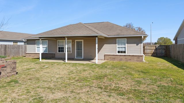 2001 N Chambers Avenue, Claremore, OK 74017