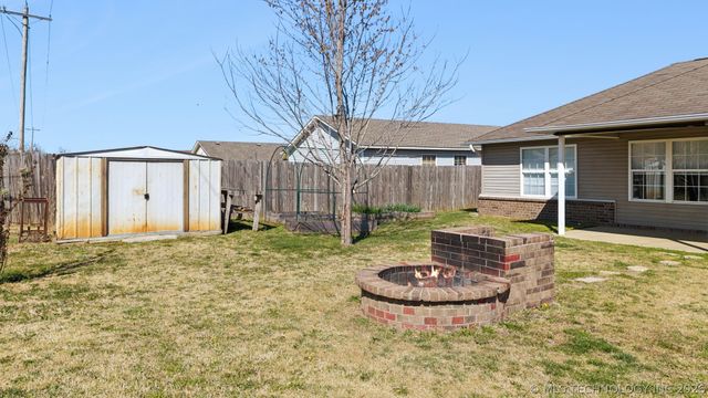 2001 N Chambers Avenue, Claremore, OK 74017